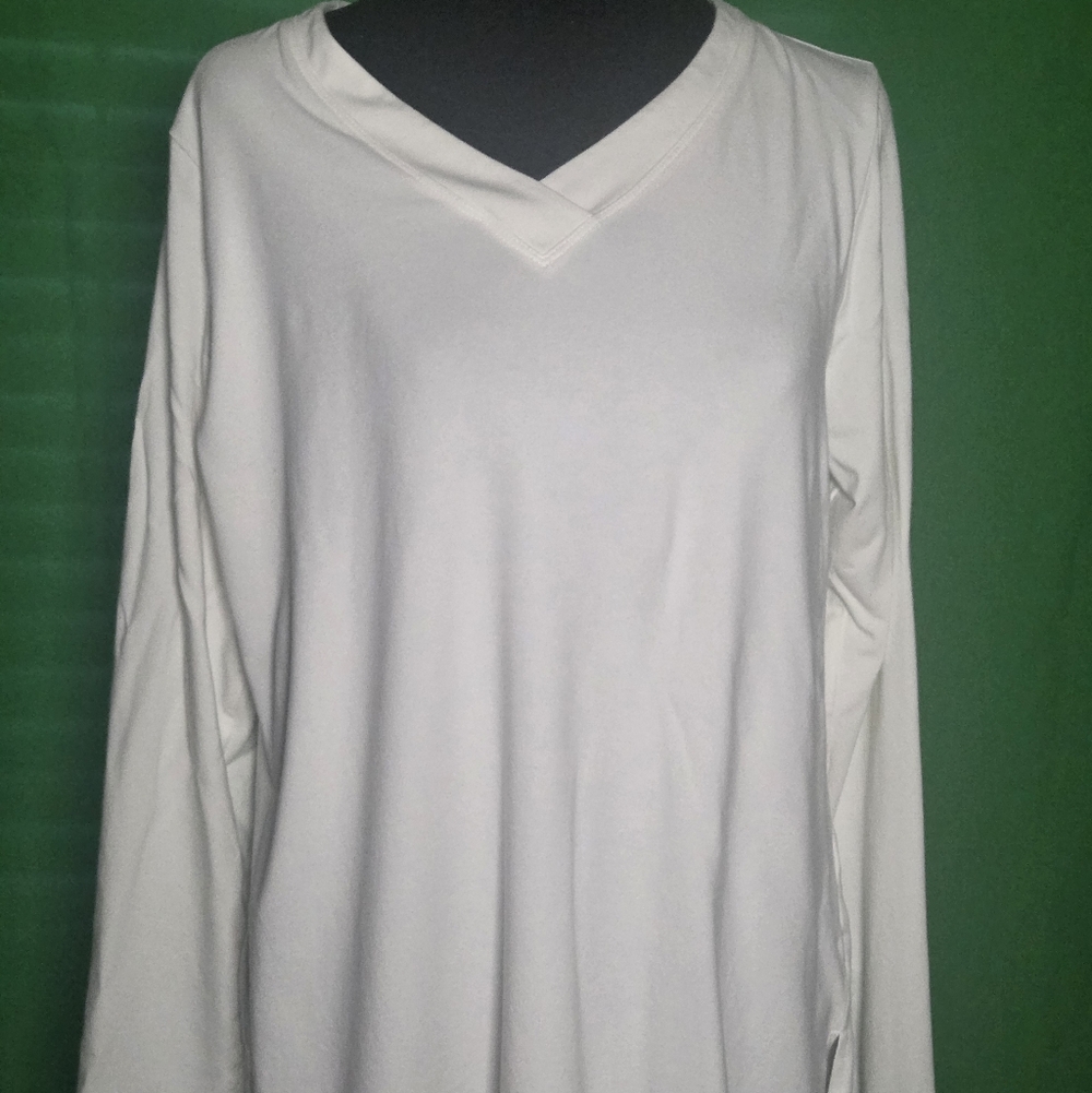 Belle by Kim Gravel White V-Neck Long Sleeve Top